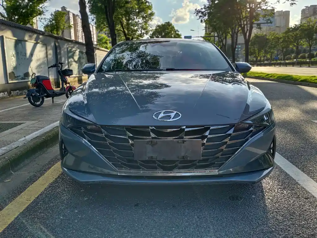 Hyundai Elantra — фото 2