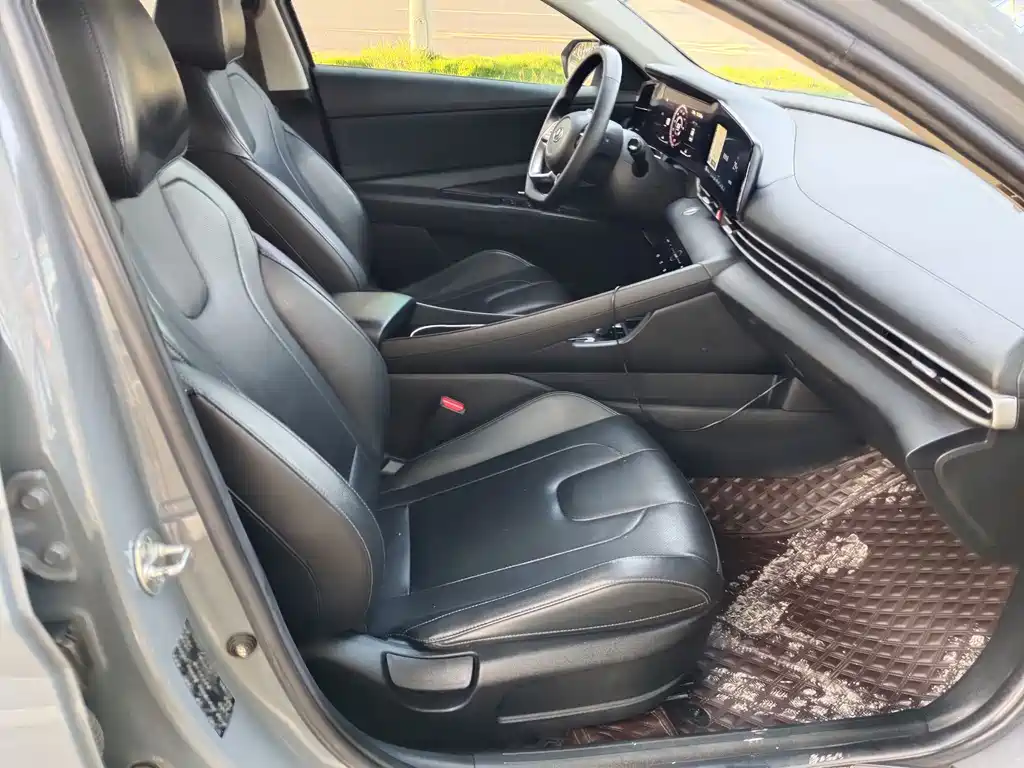 Hyundai Elantra — фото 11