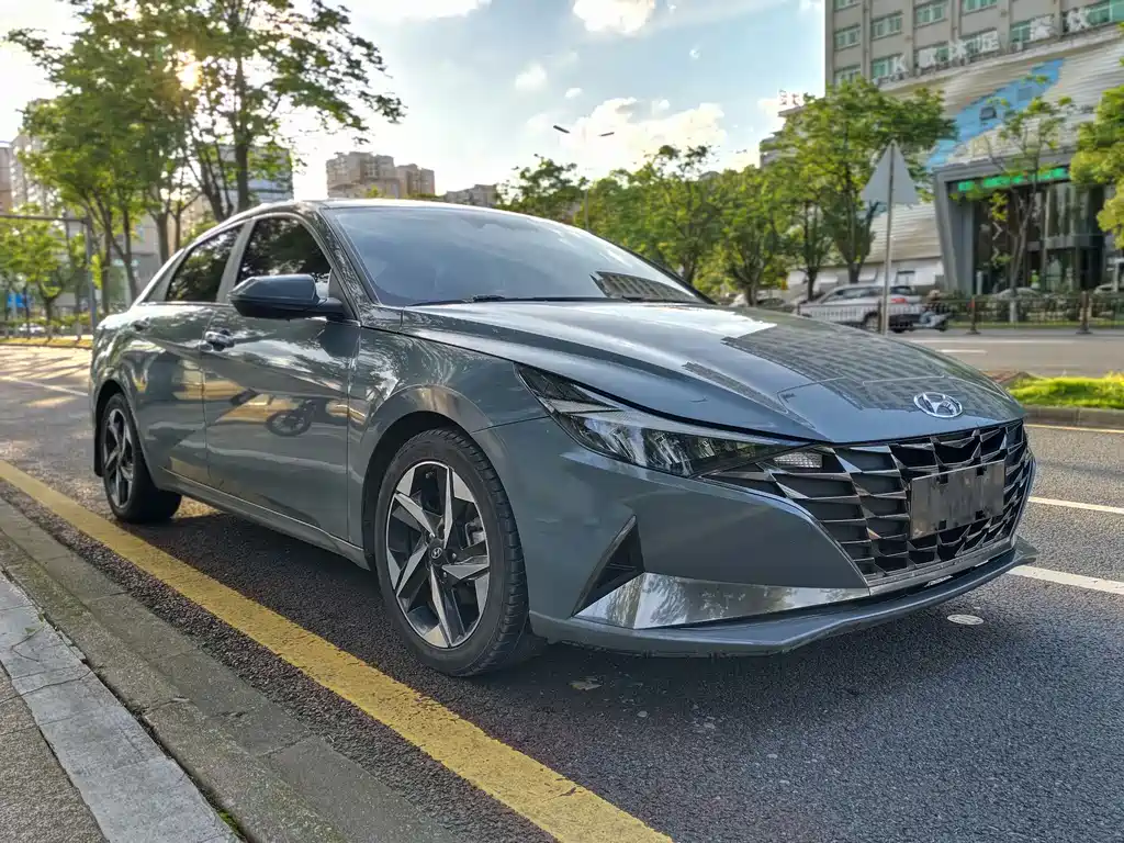 Hyundai Elantra — фото 3