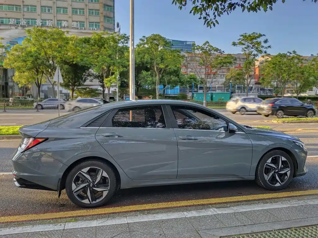 Hyundai Elantra — фото 4