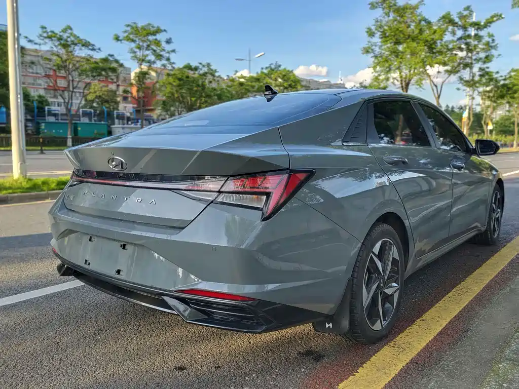 Hyundai Elantra — фото 5