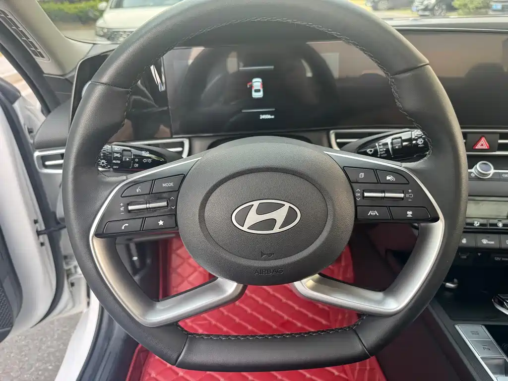 Hyundai Elantra — фото 11