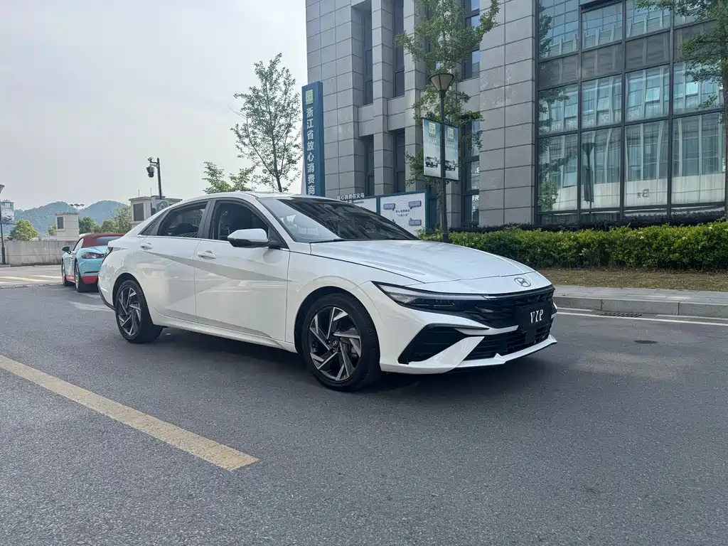 Hyundai Elantra — фото 4