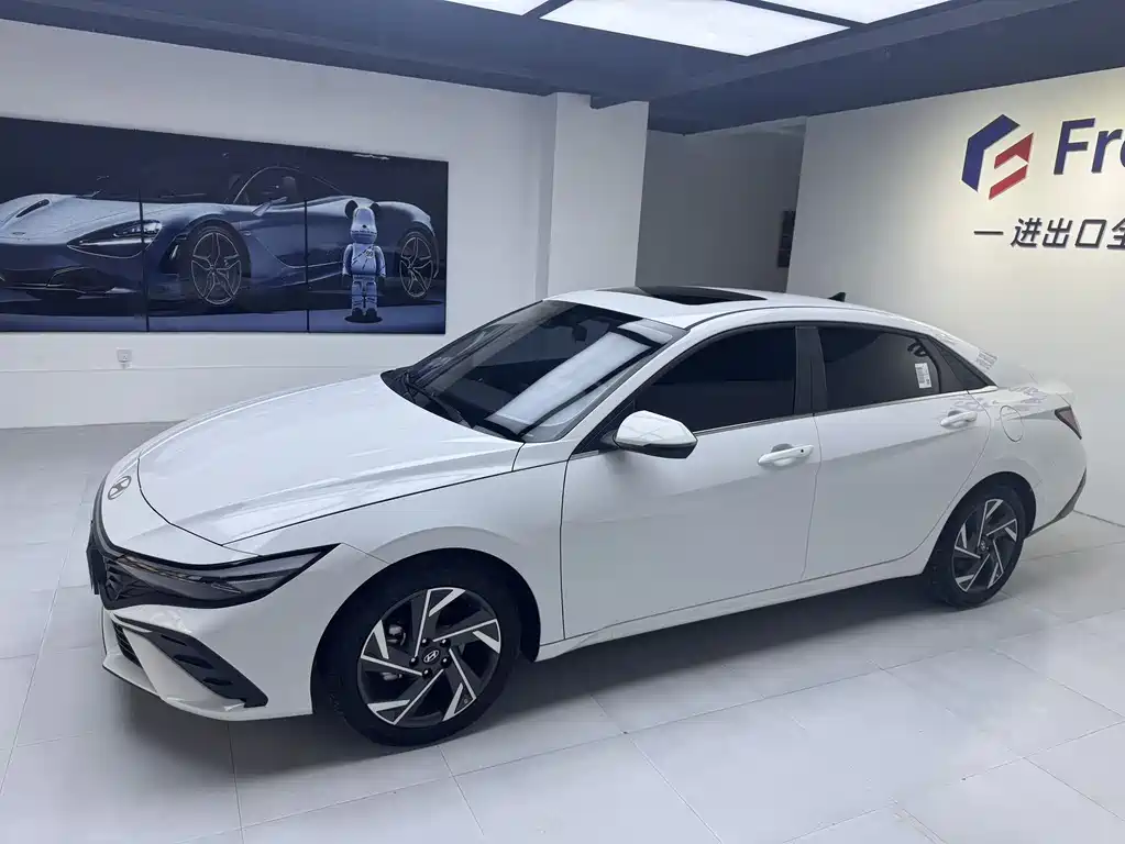 Hyundai Elantra — фото 4