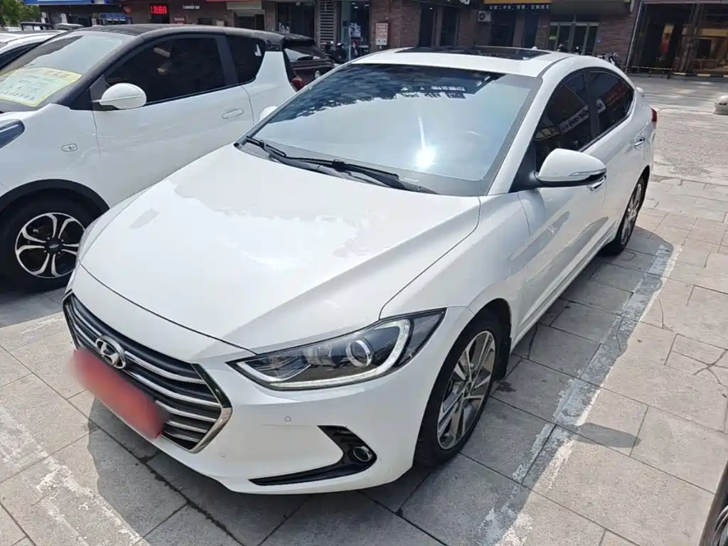 Hyundai Elantra — фото 2