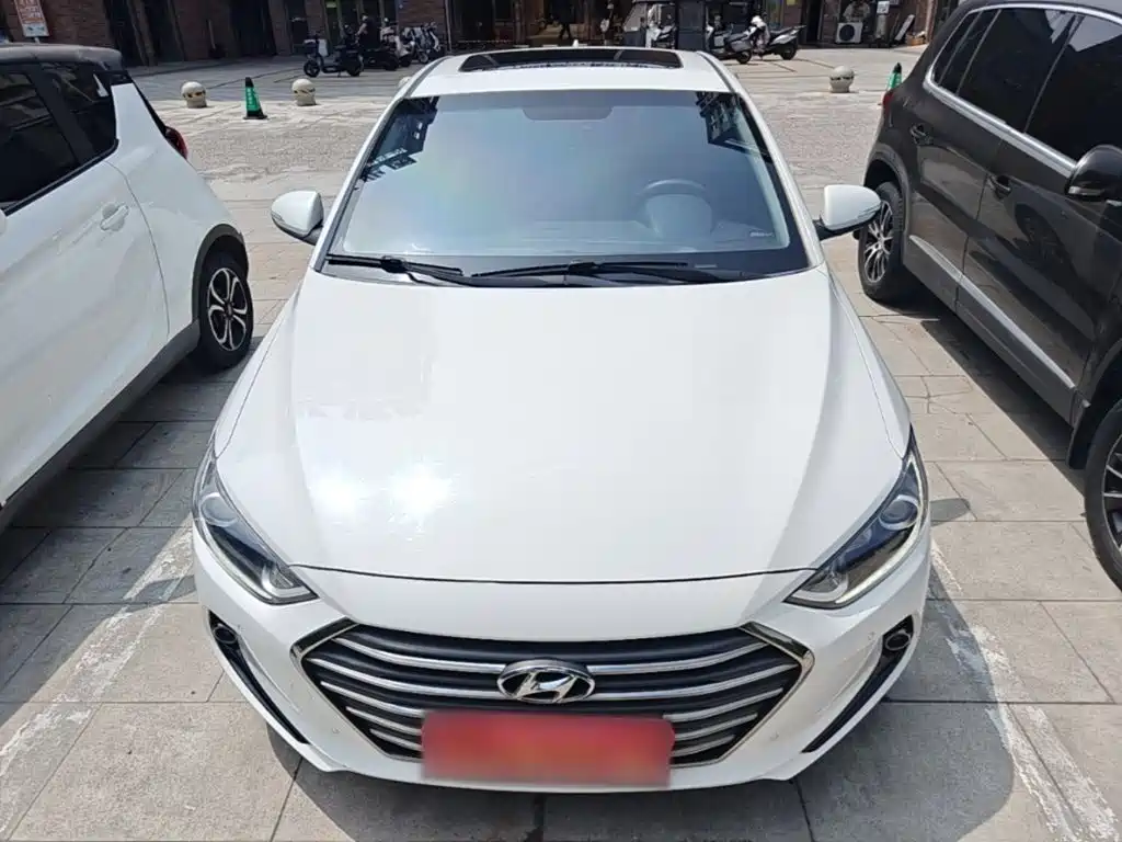Hyundai Elantra — фото 3