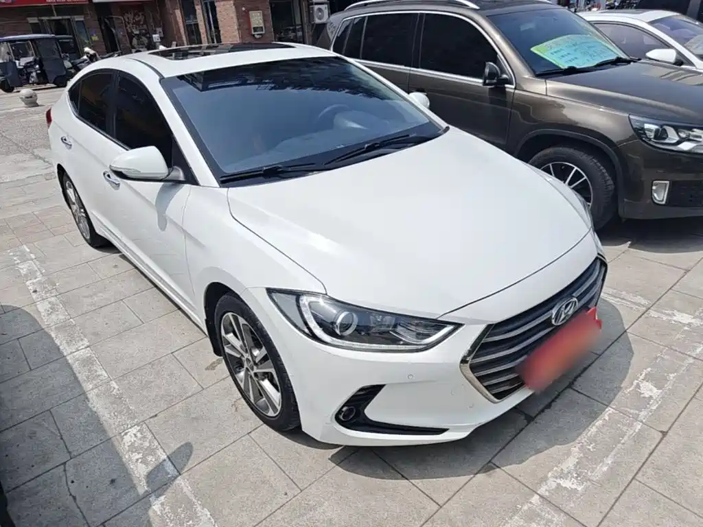 Hyundai Elantra — фото 4