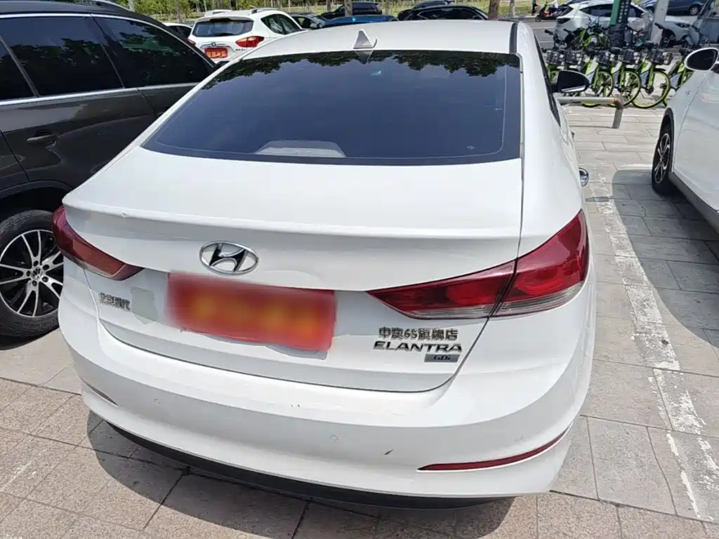 Hyundai Elantra — фото 6