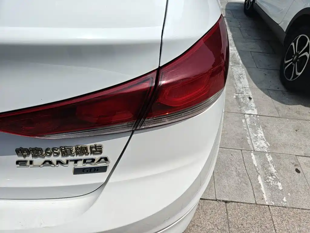 Hyundai Elantra — фото 8