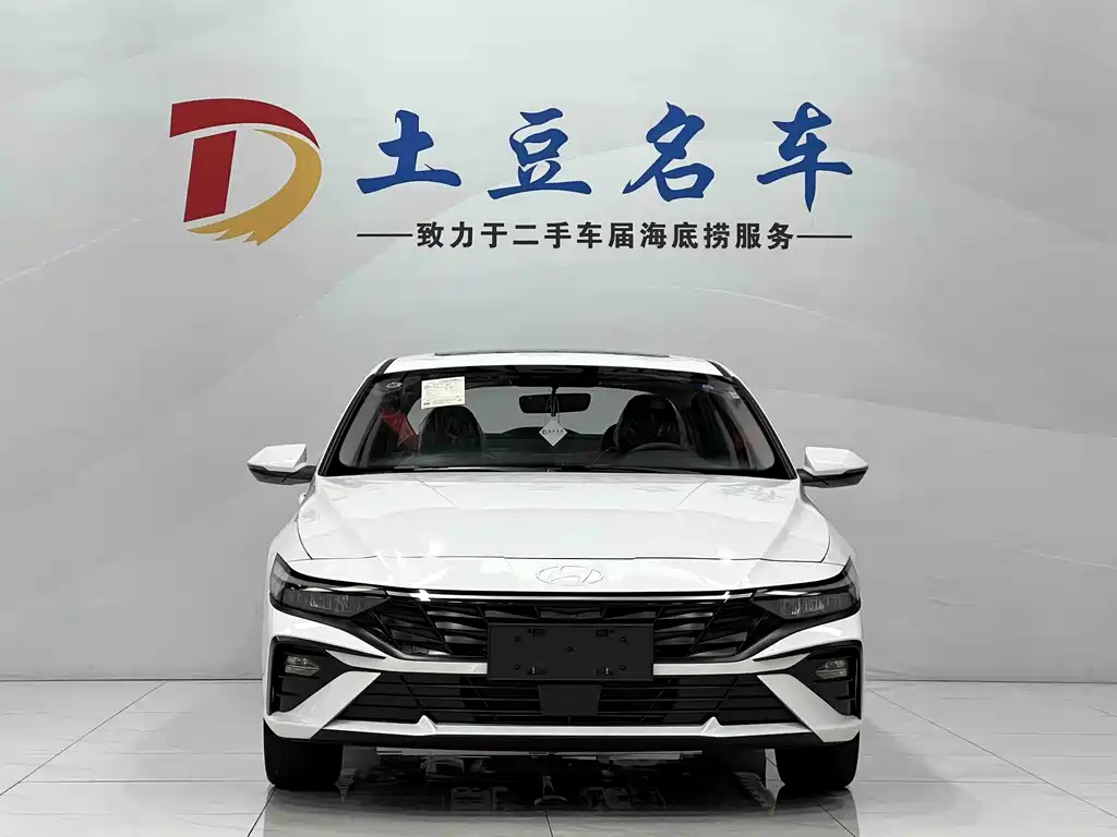 Hyundai Elantra — фото 2