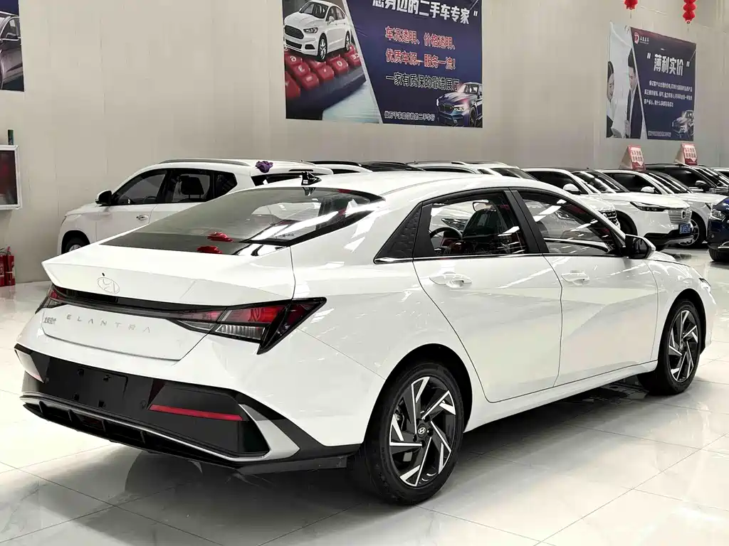Hyundai Elantra — фото 4