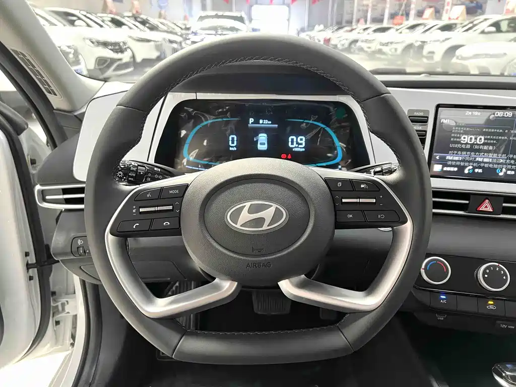 Hyundai Elantra — фото 8