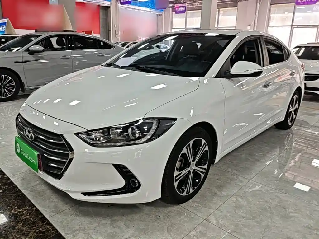Hyundai Elantra — фото 2