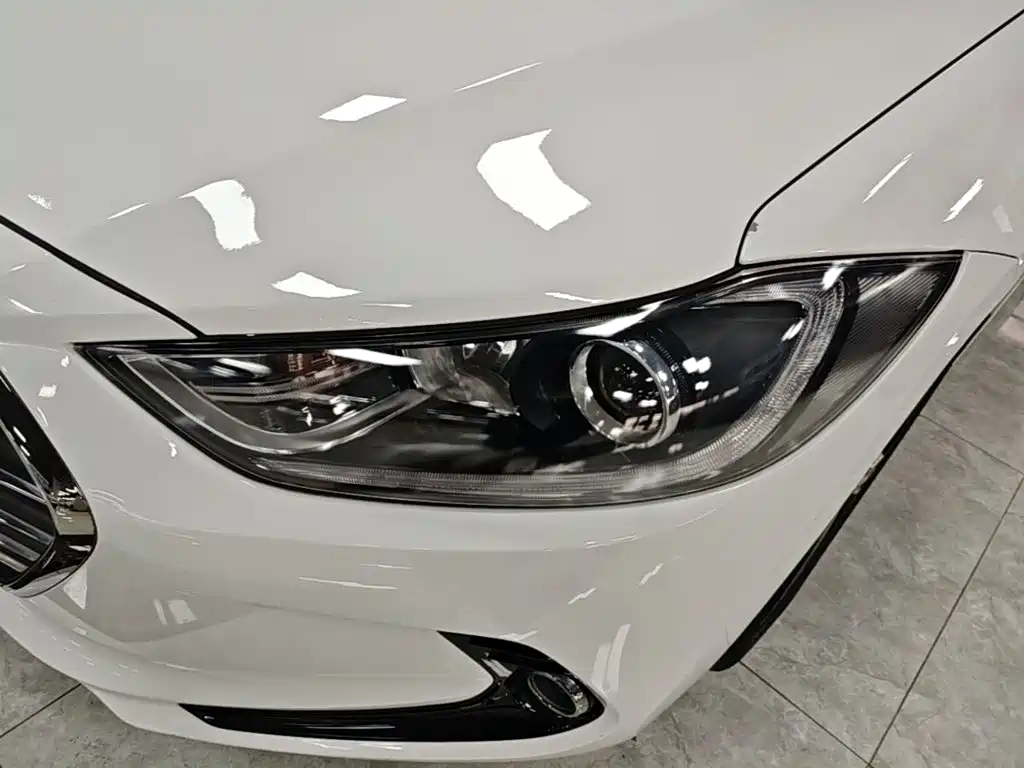Hyundai Elantra — фото 24