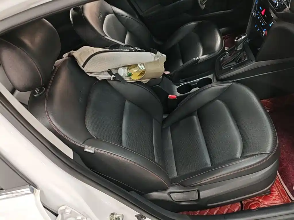 Hyundai Elantra — фото 25