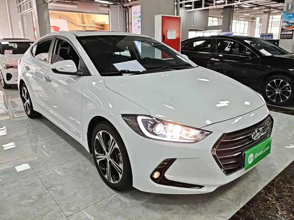 Hyundai Elantra — фото 4