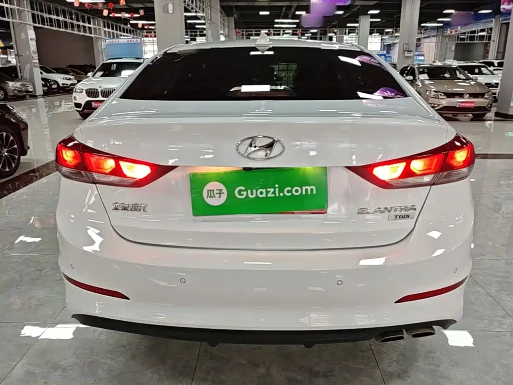 Hyundai Elantra — фото 6