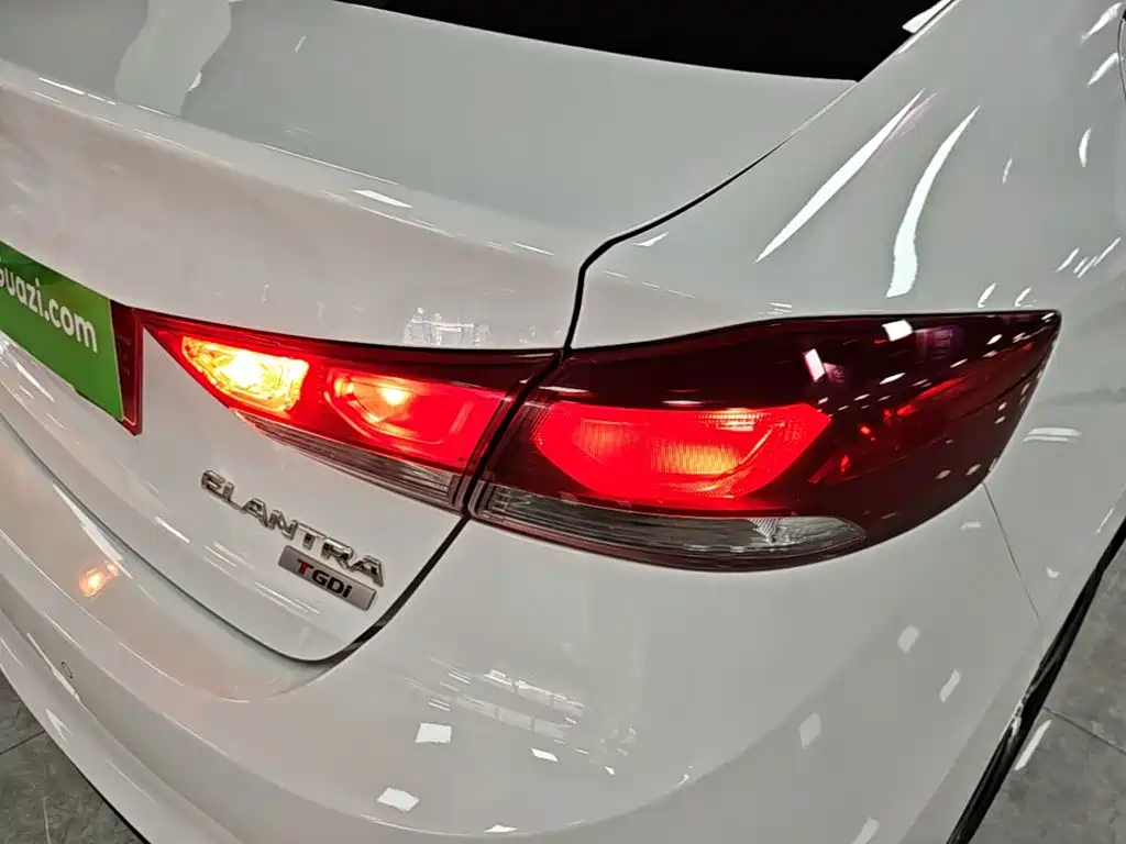 Hyundai Elantra — фото 8