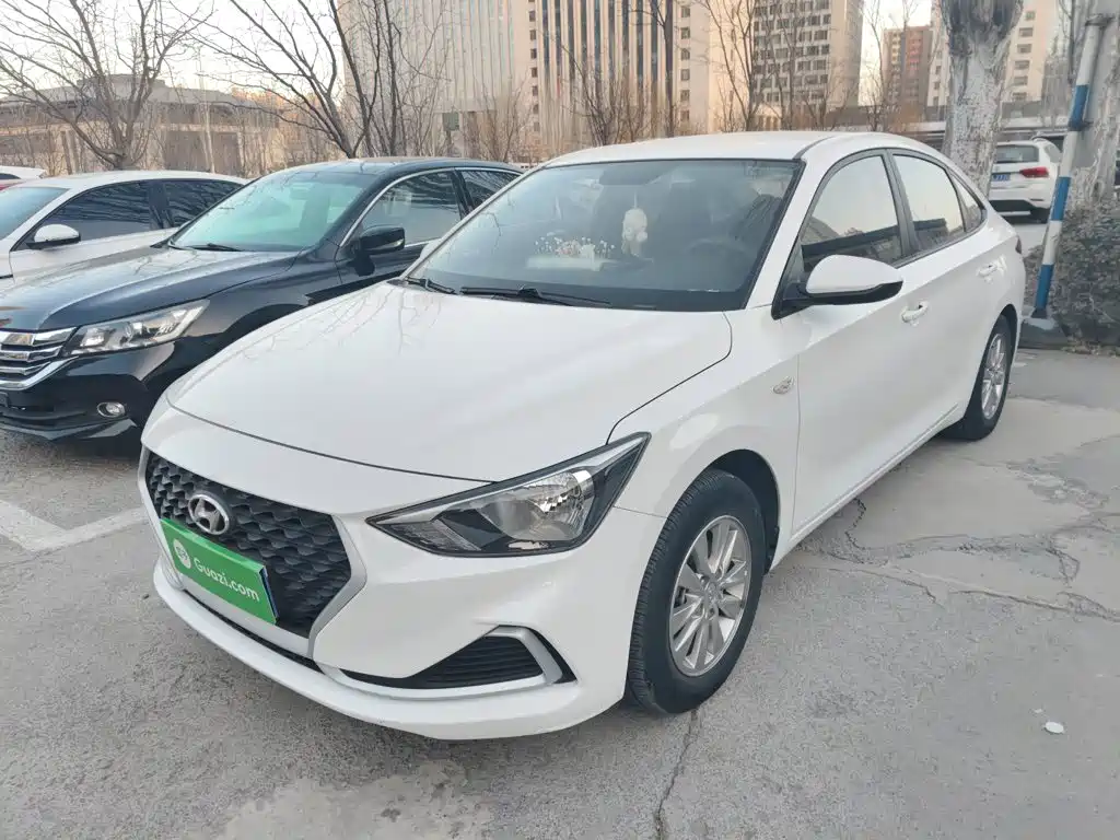 Hyundai Elantra — фото 2