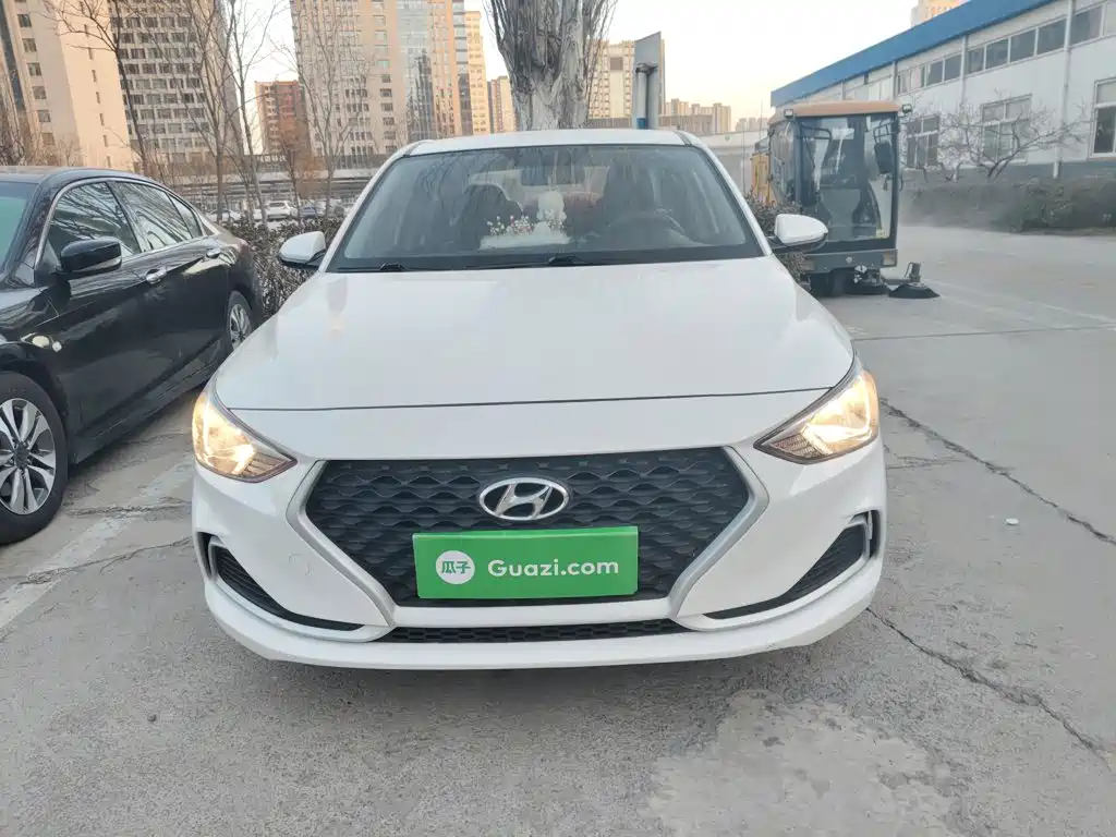 Hyundai Elantra — фото 19