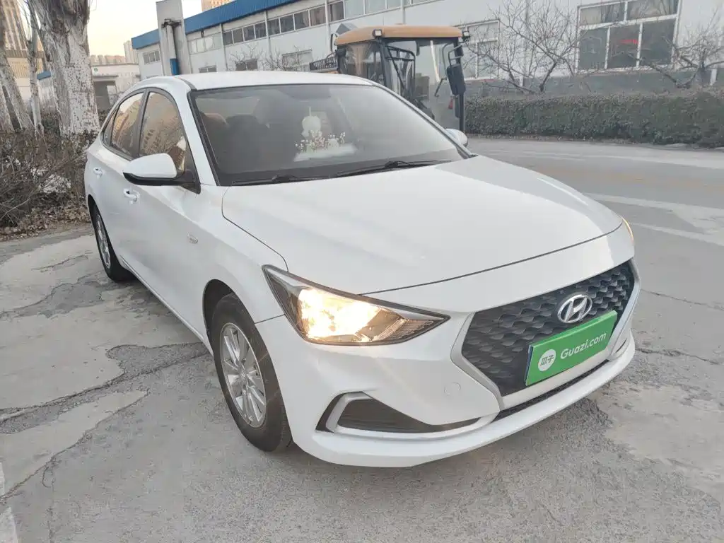 Hyundai Elantra — фото 20