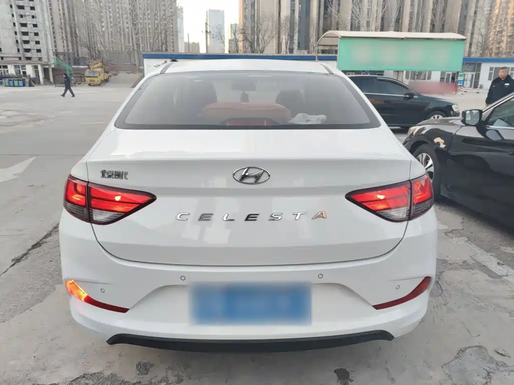 Hyundai Elantra — фото 22