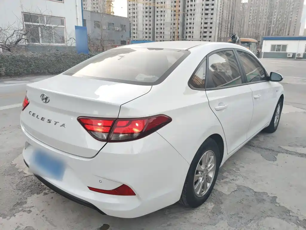 Hyundai Elantra — фото 23