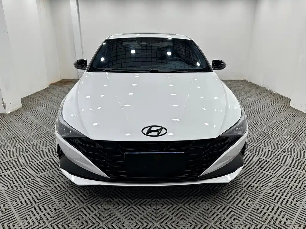 Hyundai Elantra — фото 2