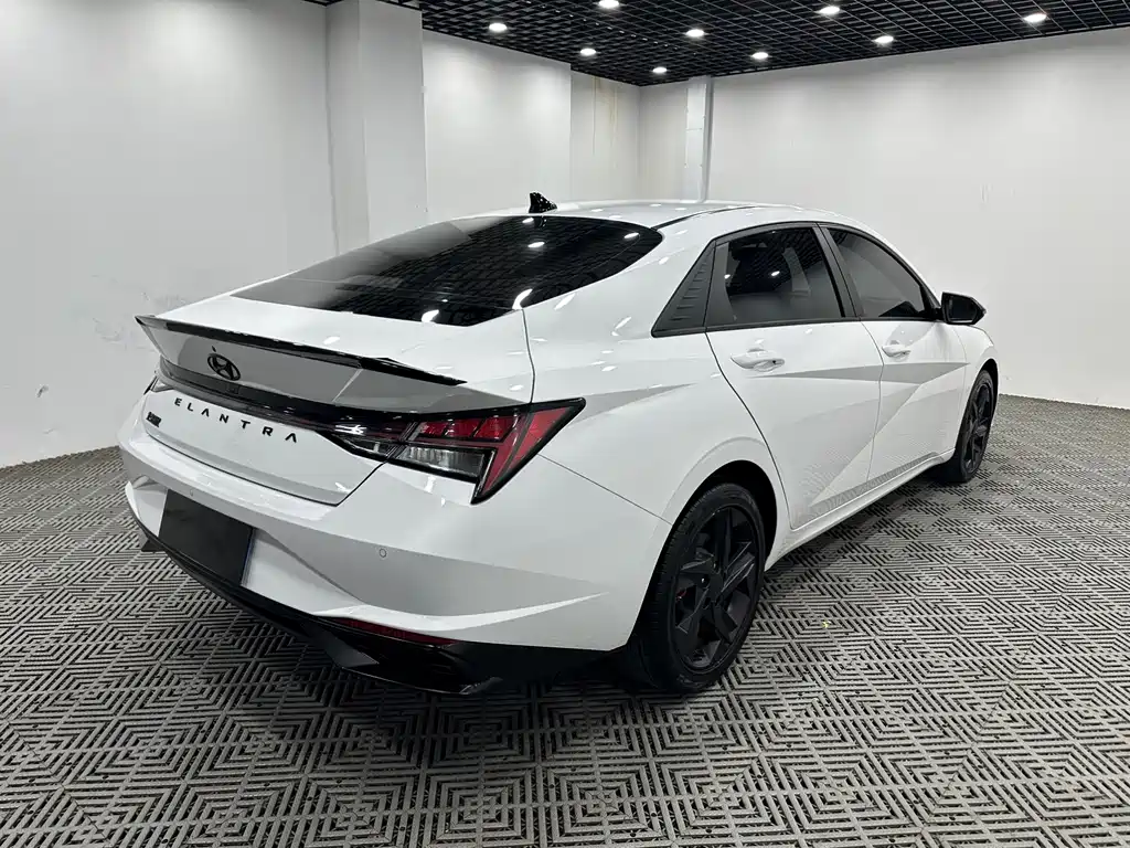Hyundai Elantra — фото 7