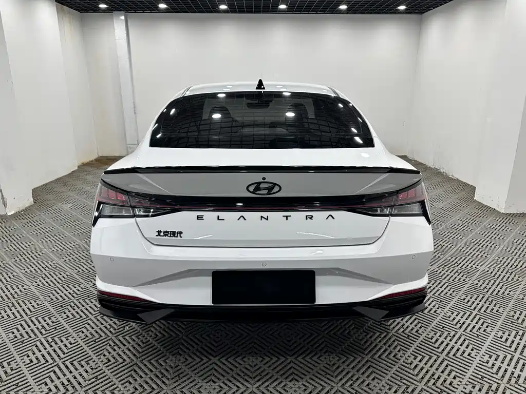 Hyundai Elantra — фото 8