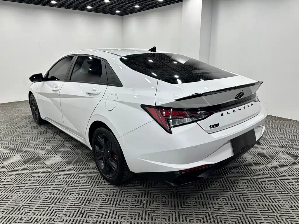Hyundai Elantra — фото 9