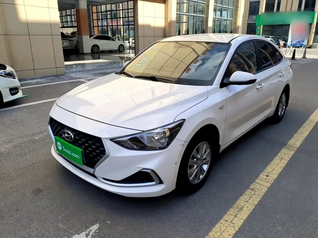 Hyundai Elantra — фото 2
