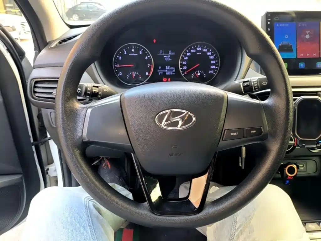 Hyundai Elantra — фото 11