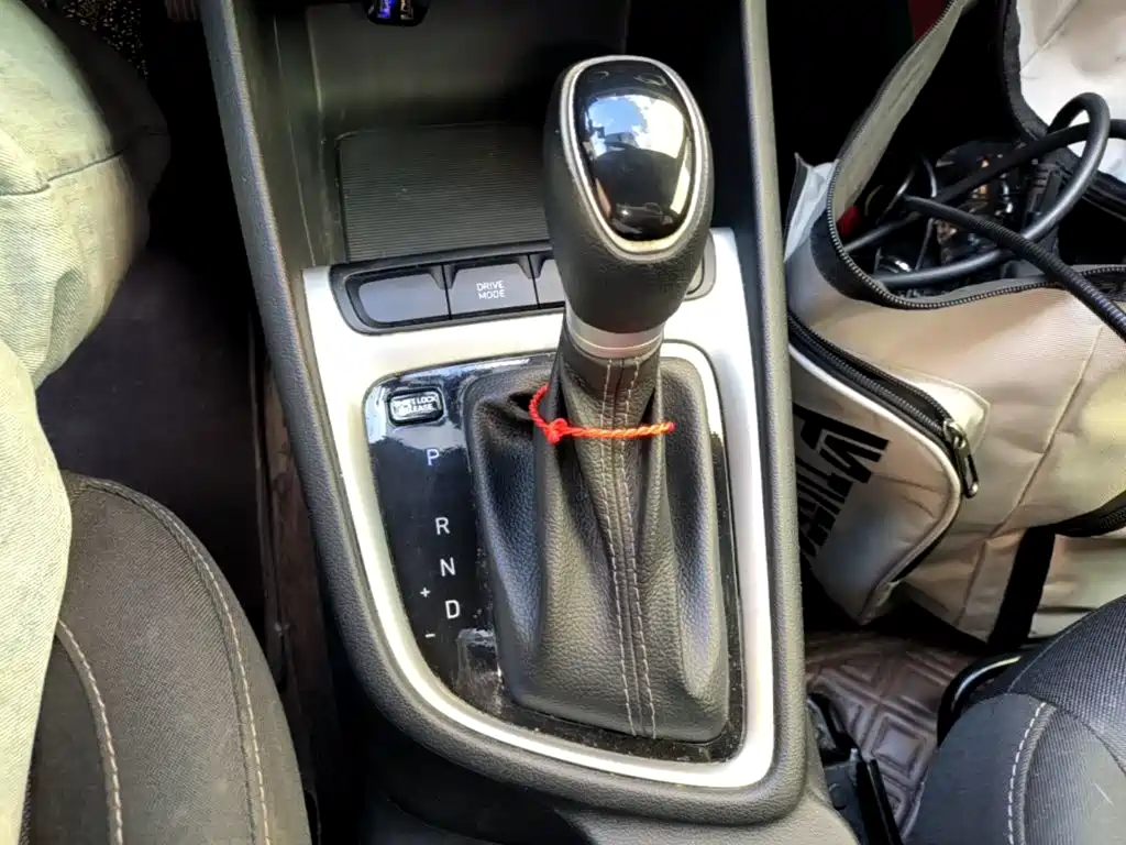 Hyundai Elantra — фото 14