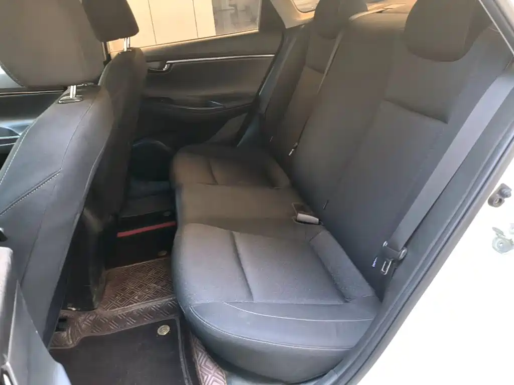 Hyundai Elantra — фото 17