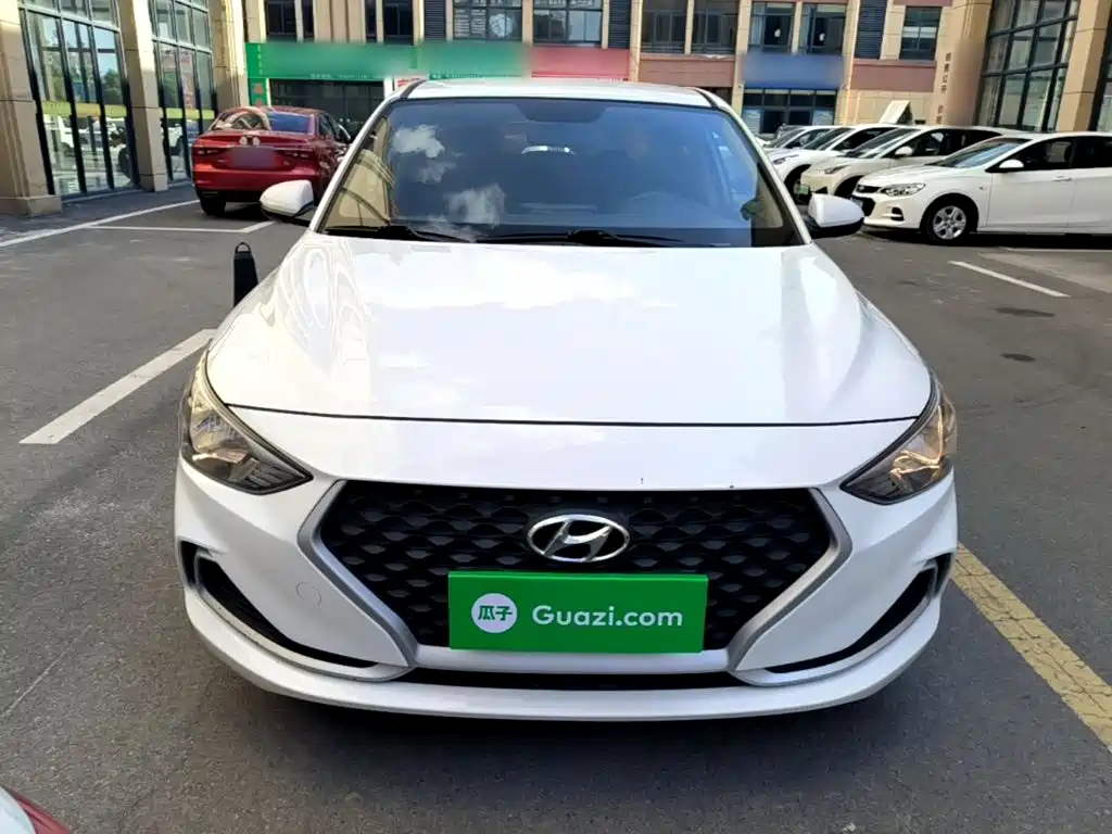 Hyundai Elantra — фото 3
