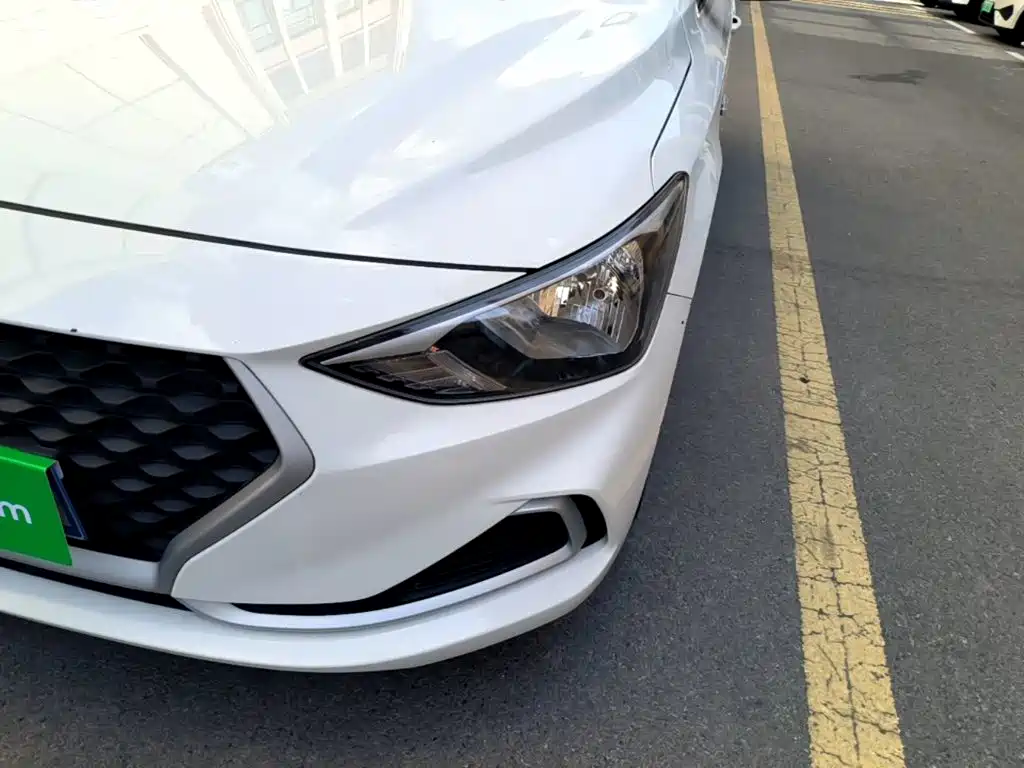 Hyundai Elantra — фото 24