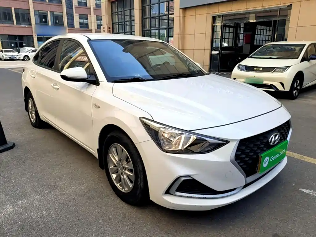Hyundai Elantra — фото 4