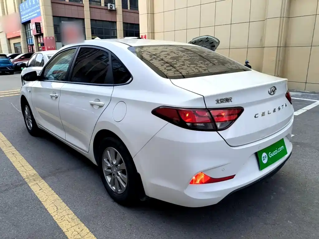 Hyundai Elantra — фото 5