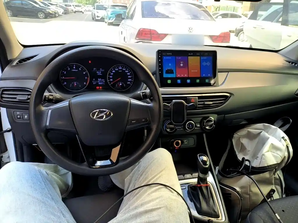 Hyundai Elantra — фото 10
