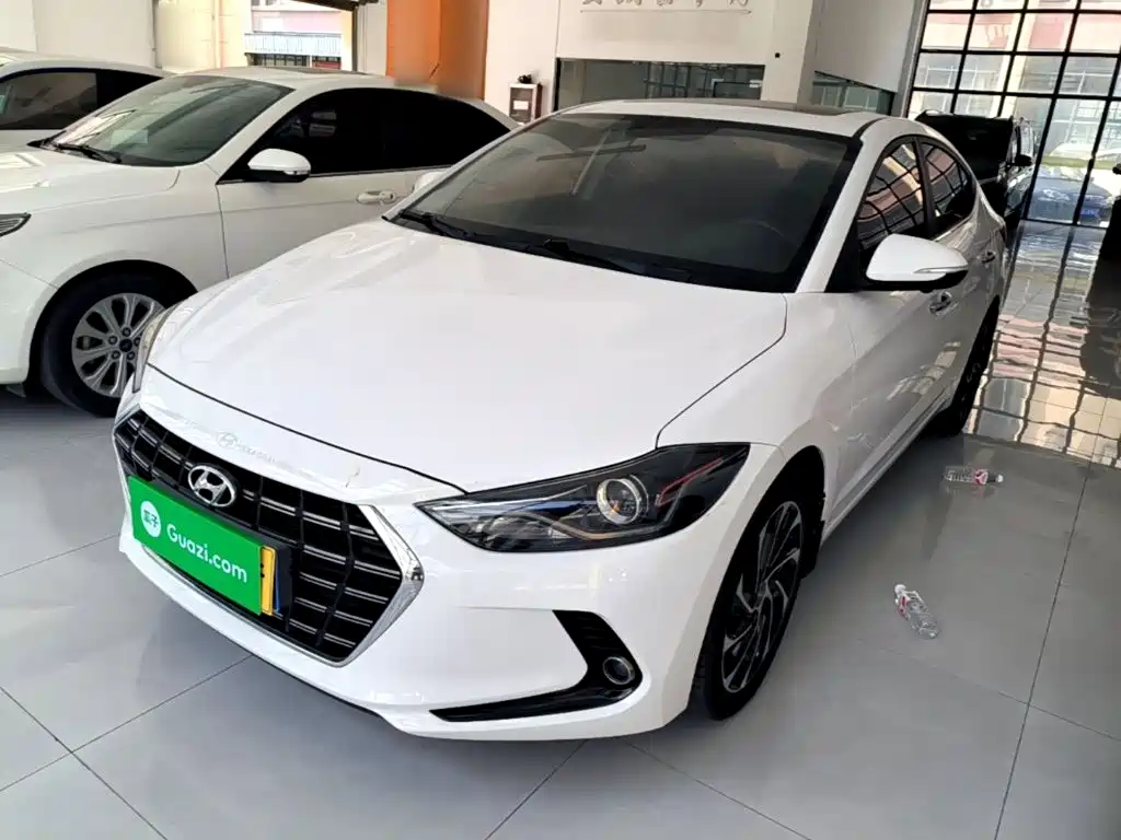 Hyundai Elantra — фото 2