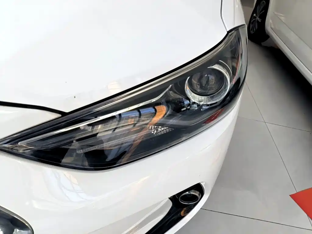 Hyundai Elantra — фото 24
