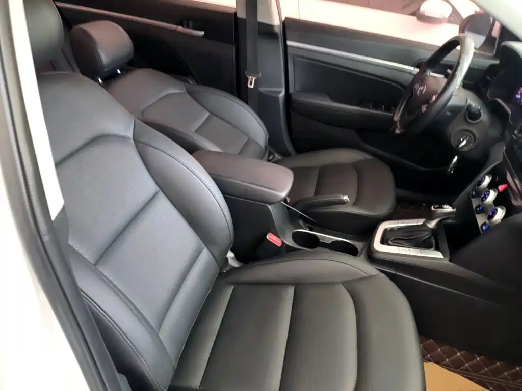 Hyundai Elantra — фото 25