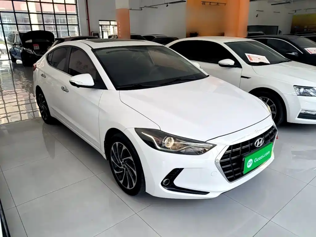 Hyundai Elantra — фото 4