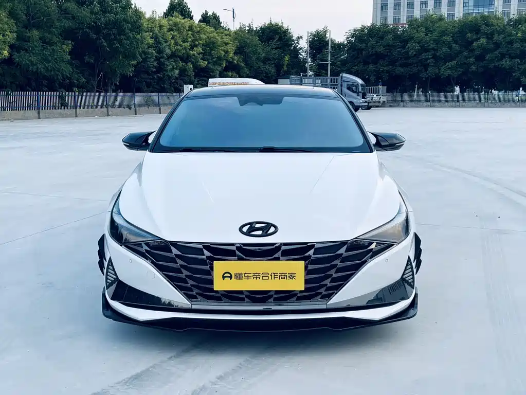 Hyundai Elantra — фото 2