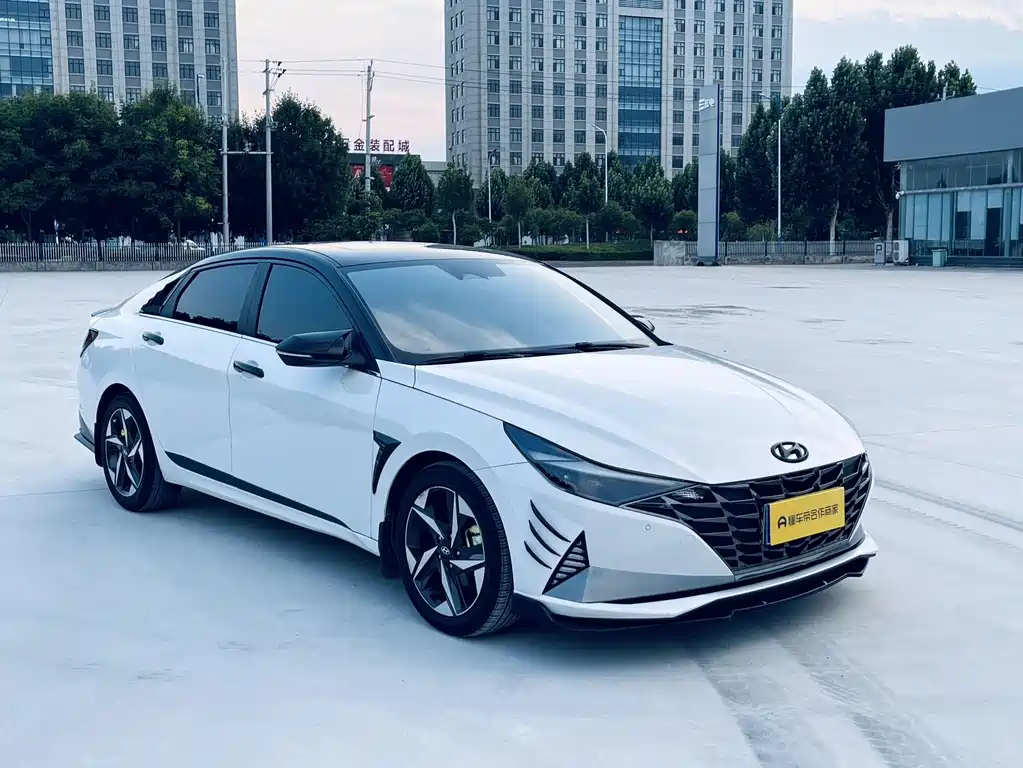 Hyundai Elantra — фото 3