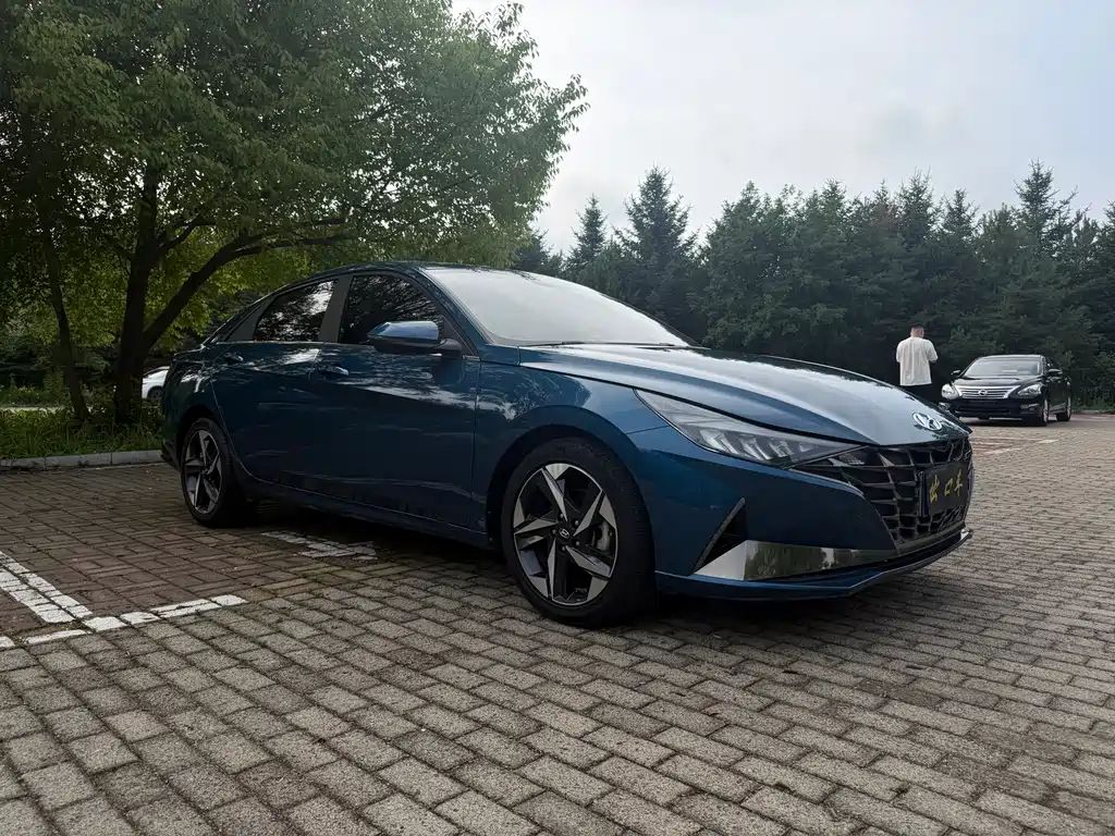 Hyundai Elantra — фото 2