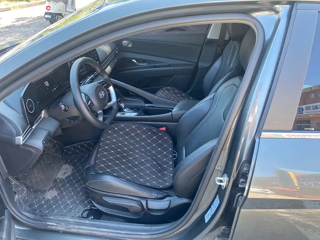 Hyundai Elantra — фото 11
