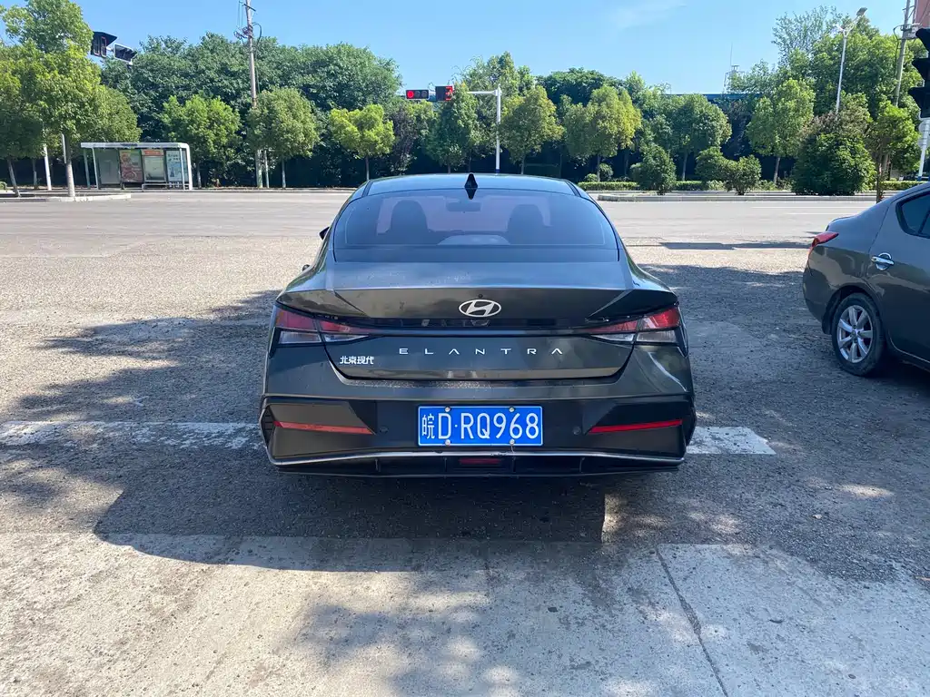 Hyundai Elantra — фото 5