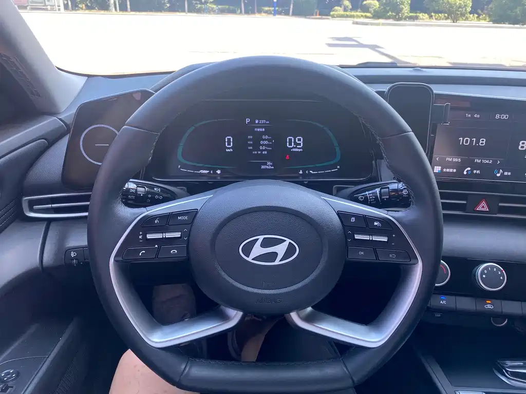 Hyundai Elantra — фото 7